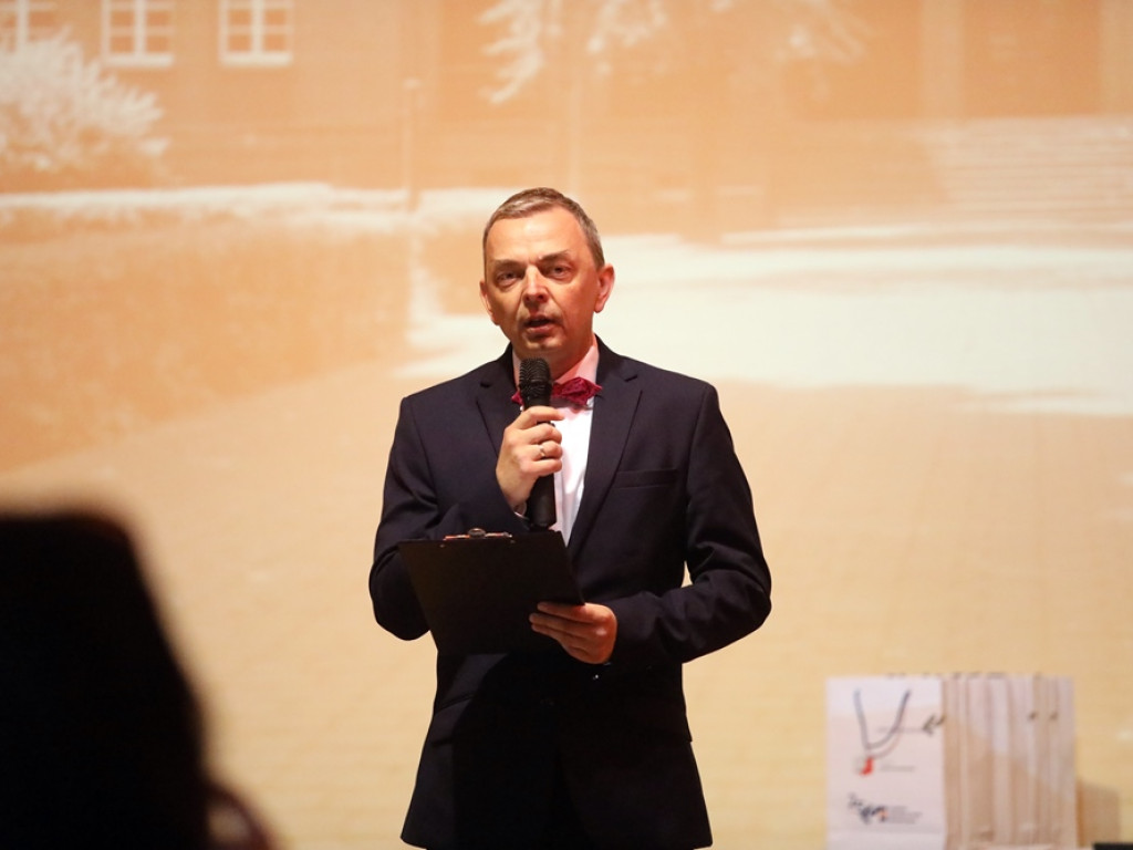 Dyrektor skradł show! Kosałka: Sezon na okulary przeciwsłoneczne otwarty [ZDJĘCIA]