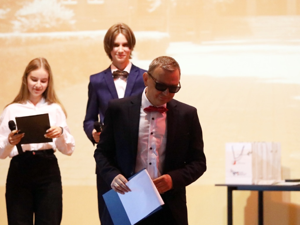 Dyrektor skradł show! Kosałka: Sezon na okulary przeciwsłoneczne otwarty [ZDJĘCIA]
