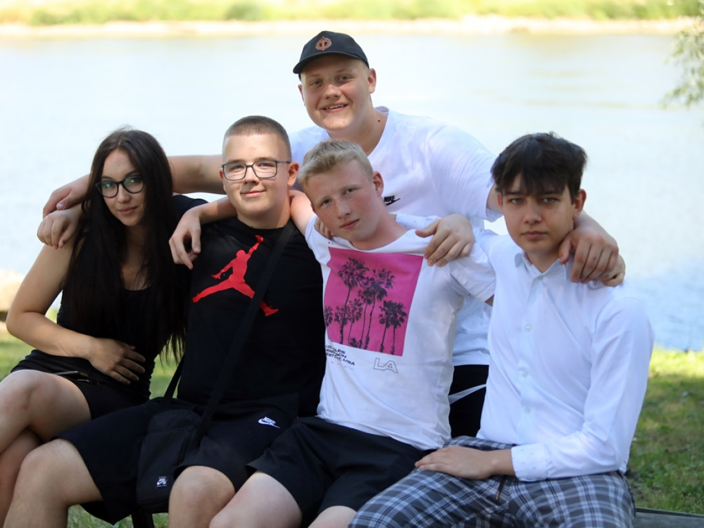 Ale zabawa nad Odrą. Tak młodzież świętuje wakacje [ZDJĘCIA]