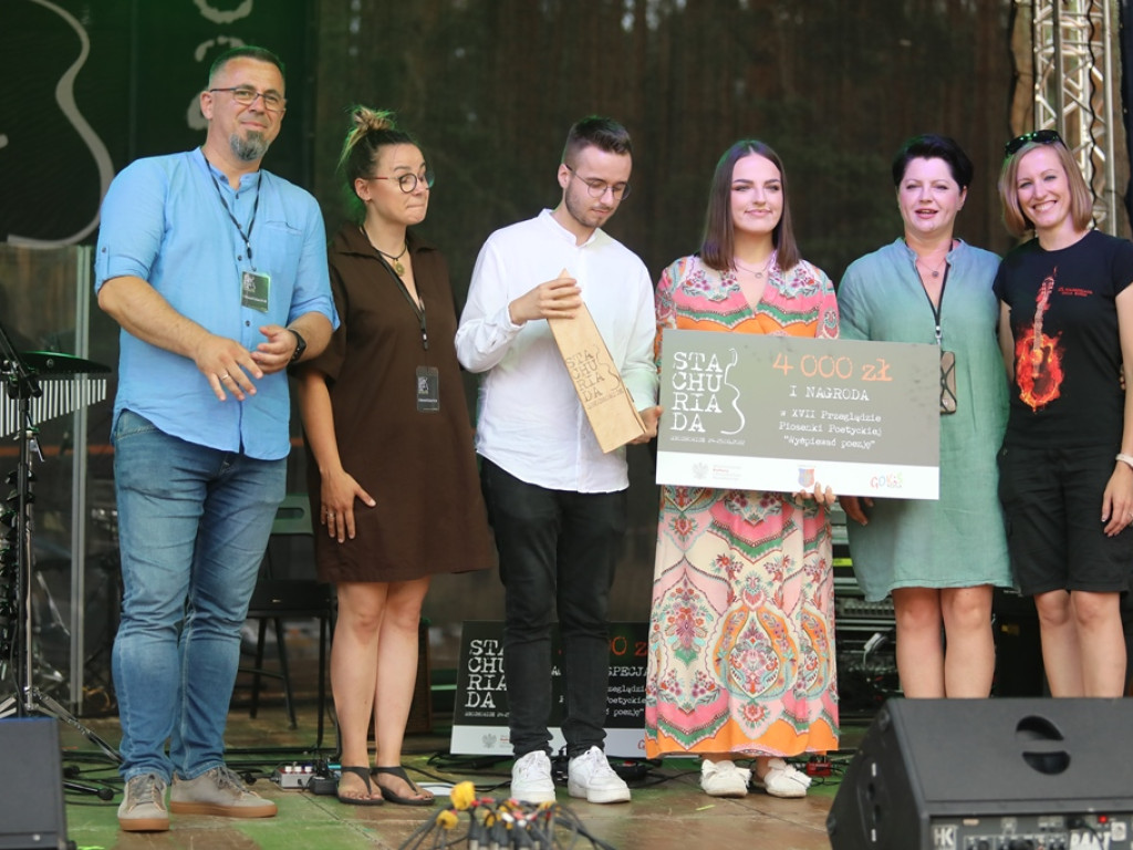 Wyśpiewali poezję i w nagrodę odebrali na scenie czeki [ZDJĘCIA]