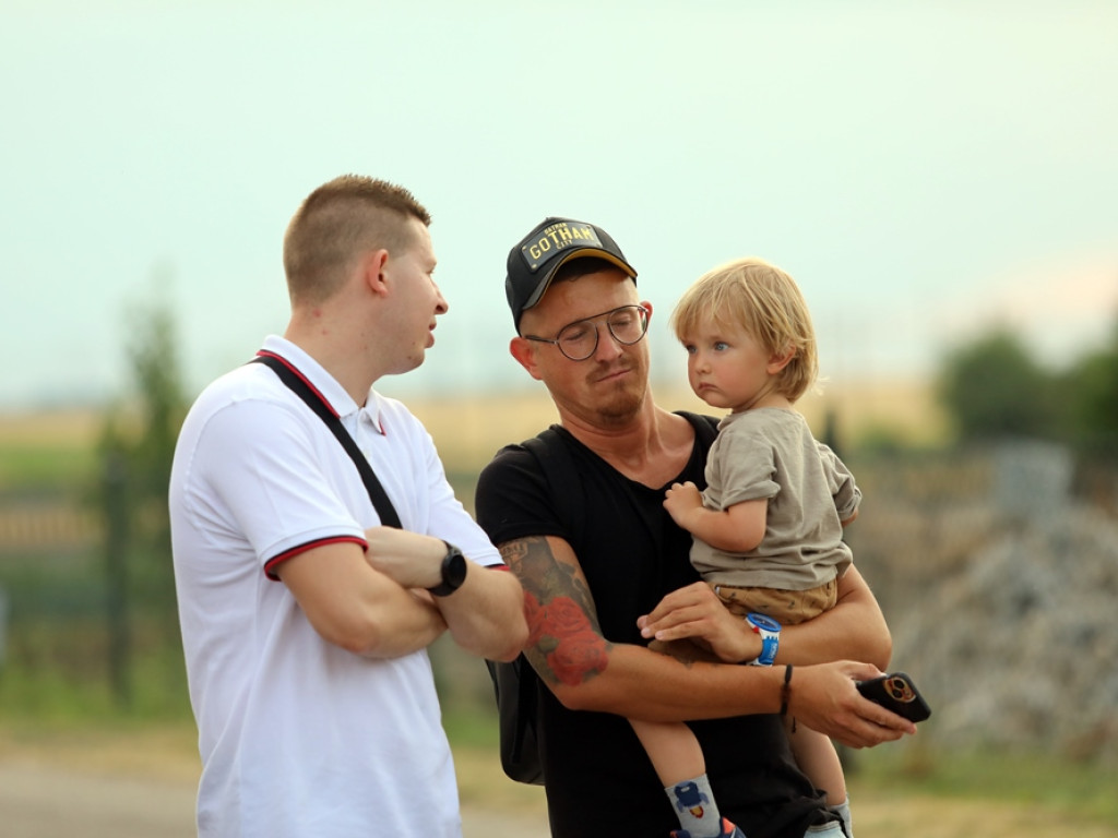 Spełnili marzenia! Łzy prezesa ochotników, bo nowy wóz dojechał do Brzegu Głogowskiego [ZDJĘCIA]