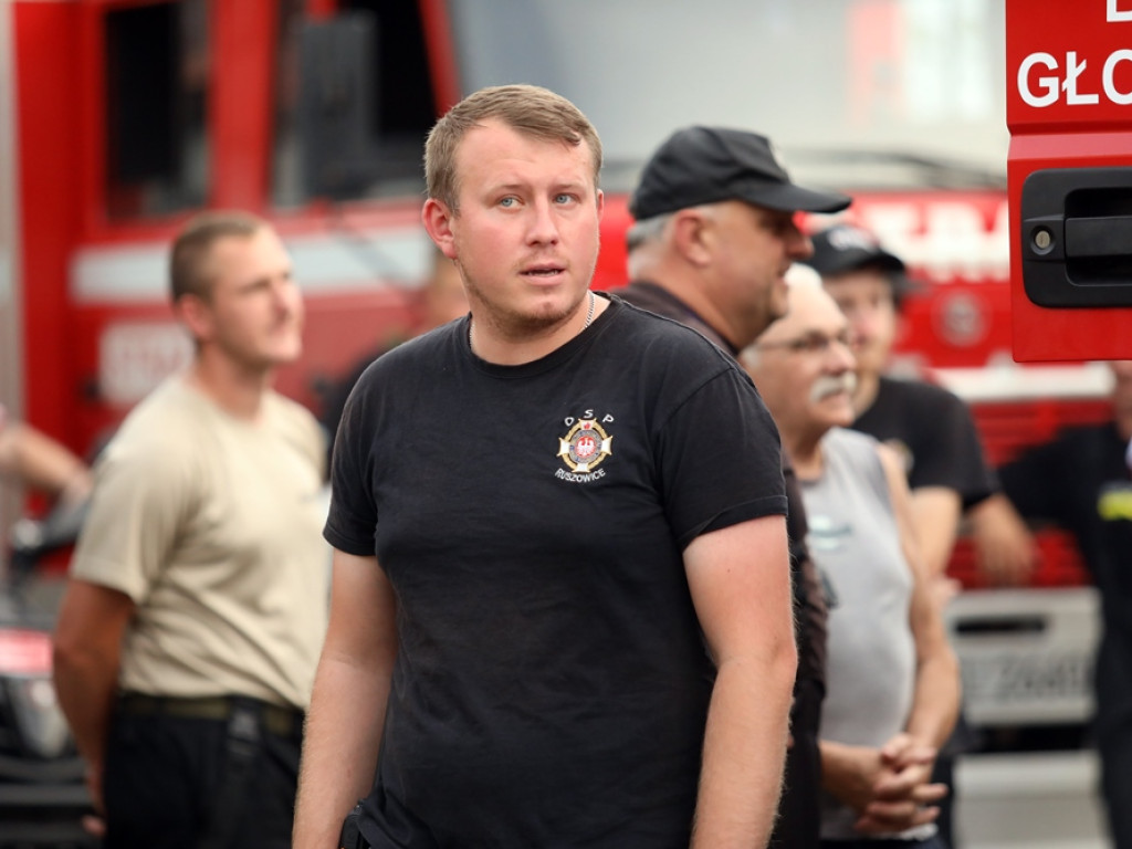 Spełnili marzenia! Łzy prezesa ochotników, bo nowy wóz dojechał do Brzegu Głogowskiego [ZDJĘCIA]