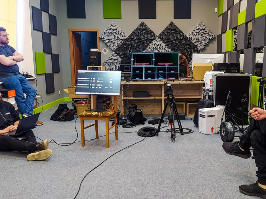 Nowoczesne studio nagrań w świetlicy wiejskiej