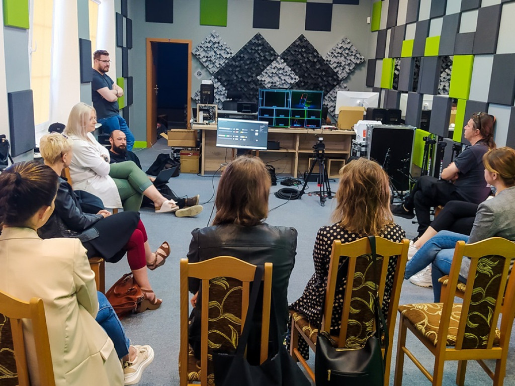 Nowoczesne studio nagrań w świetlicy wiejskiej