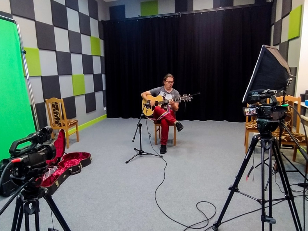 Nowoczesne studio nagrań w świetlicy wiejskiej