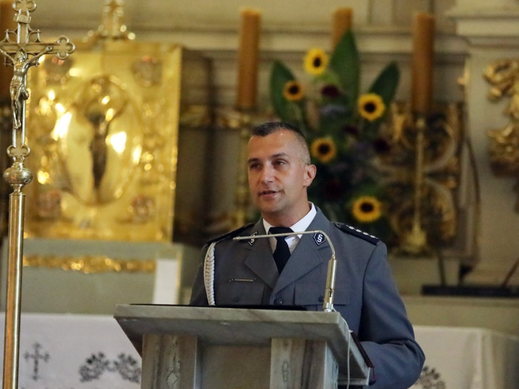 Święto policji. Ksiądz Czerwiński: Dziękujemy Bogu za waszą służbę i dobro [ZDJĘCIA]