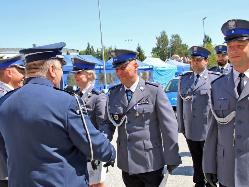 W dniu ich święta awansowanych zostało 39 policjantów [ZDJĘCIA]