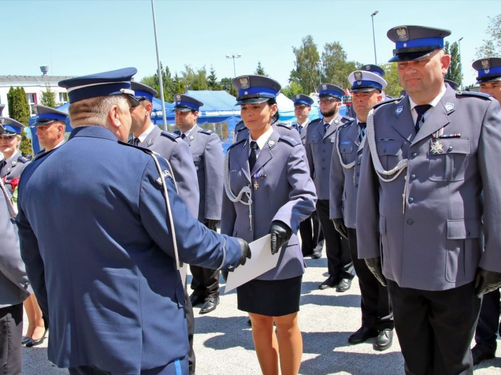 W dniu ich święta awansowanych zostało 39 policjantów [ZDJĘCIA]