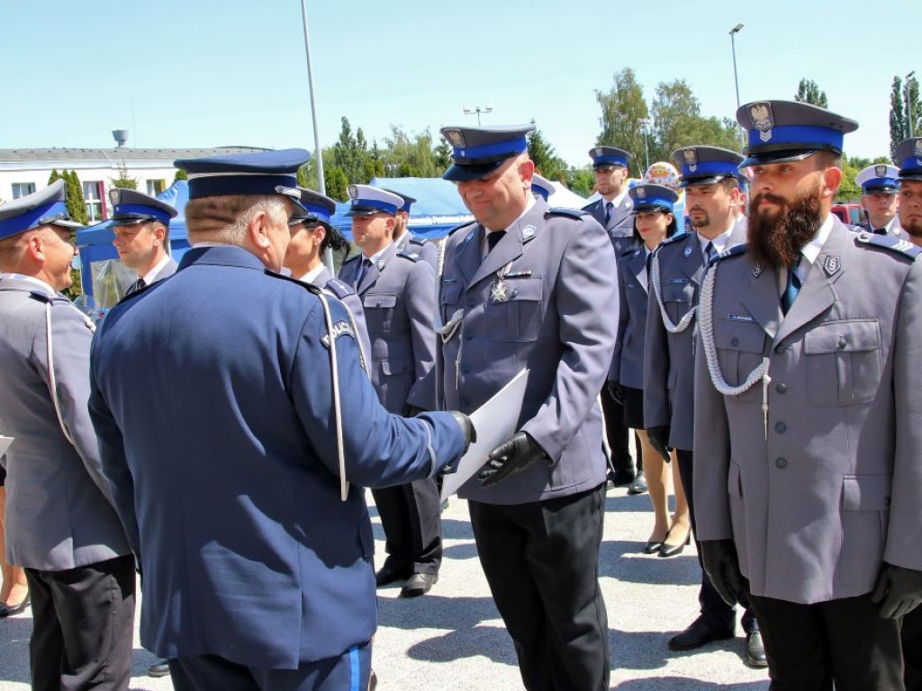 W dniu ich święta awansowanych zostało 39 policjantów [ZDJĘCIA]