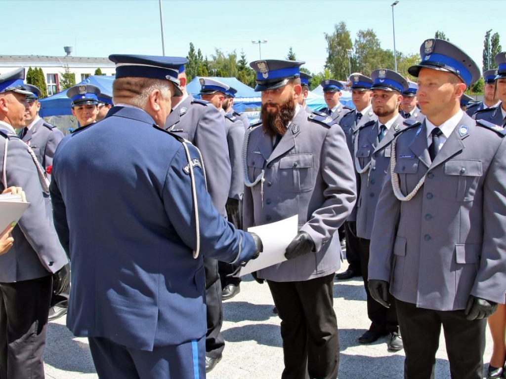 W dniu ich święta awansowanych zostało 39 policjantów [ZDJĘCIA]