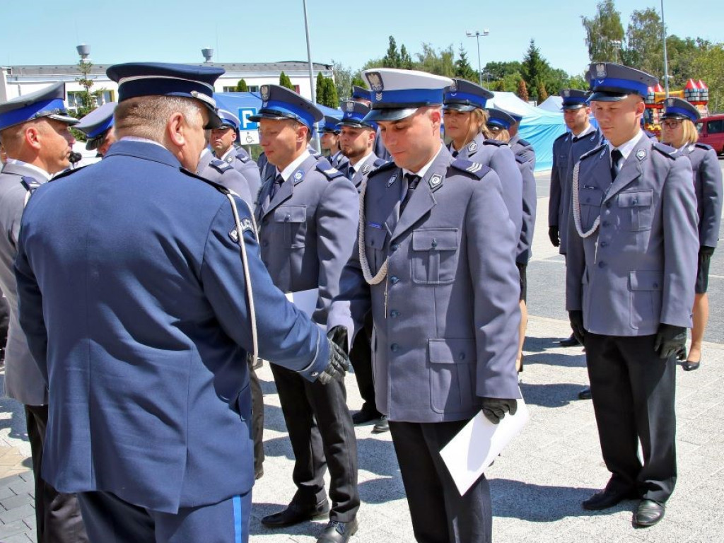 W dniu ich święta awansowanych zostało 39 policjantów [ZDJĘCIA]