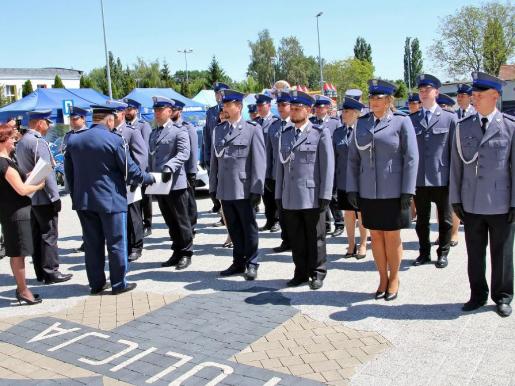 W dniu ich święta awansowanych zostało 39 policjantów [ZDJĘCIA]