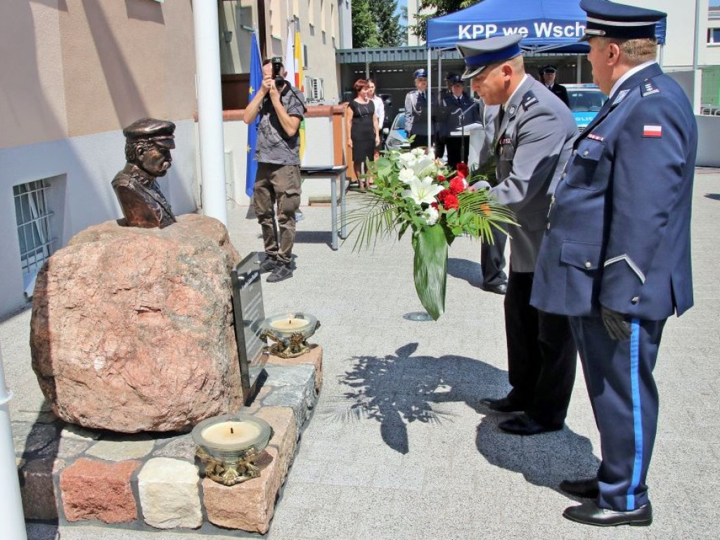 W dniu ich święta awansowanych zostało 39 policjantów [ZDJĘCIA]