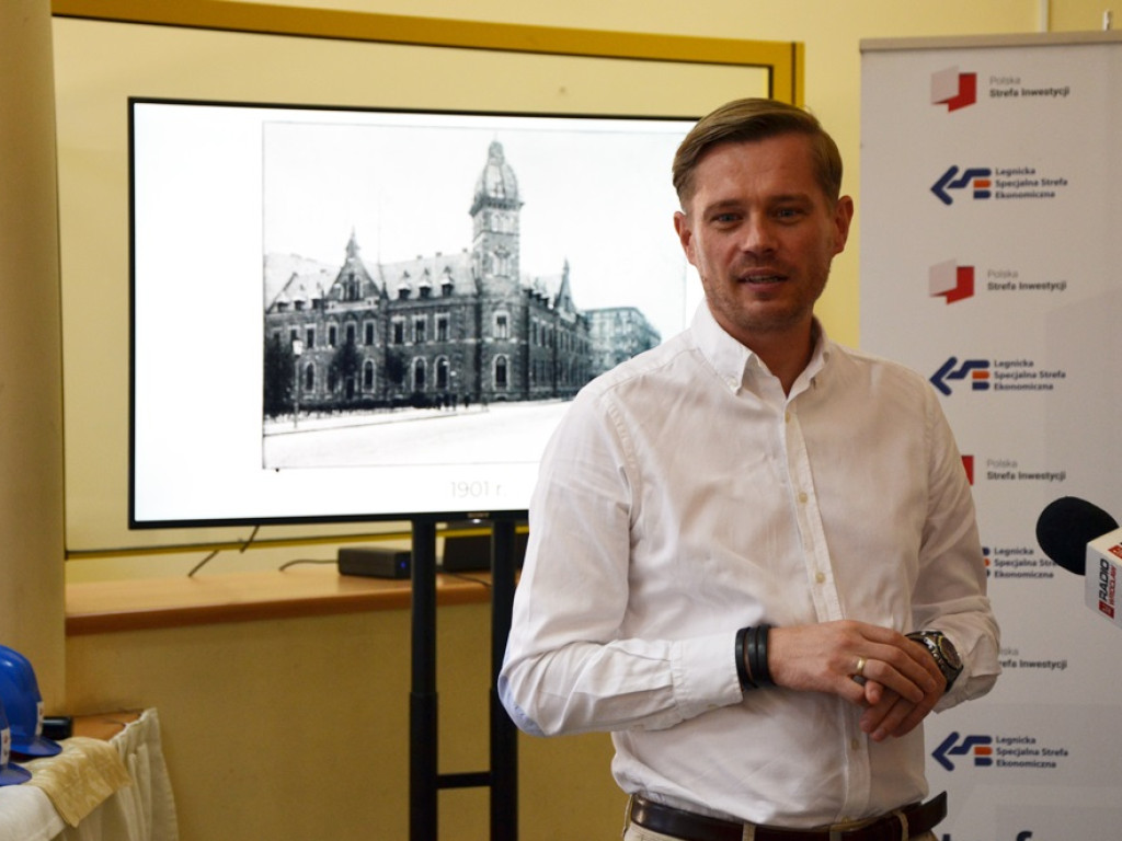 Legnicka Specjalna Strefa Ekonomiczna kupiła starą pocztę w Głogowie. Dziś pokazała zabytkowe wnętrza [ZDJĘCIA]