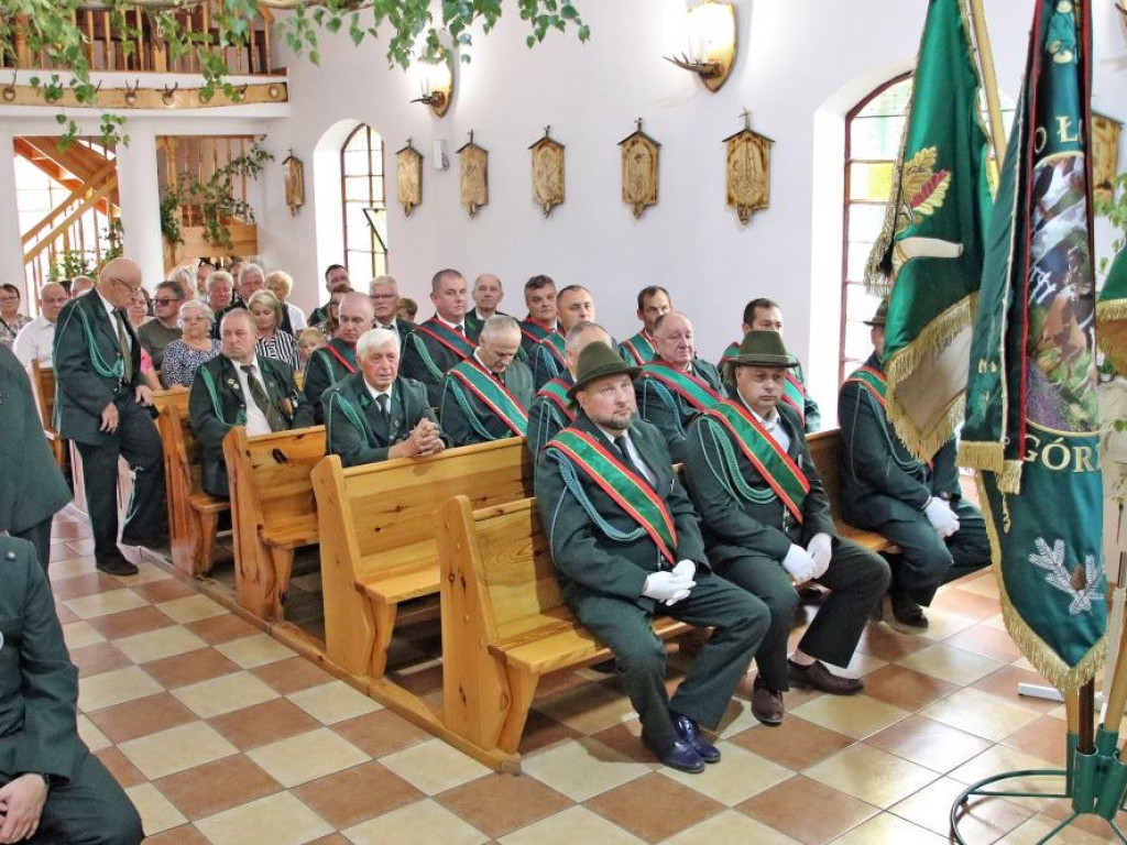 Myśliwi biesiadowali. Po mszy w kościele nie mogło zabraknąć kiełbasy i dzika [ZDJĘCIA]