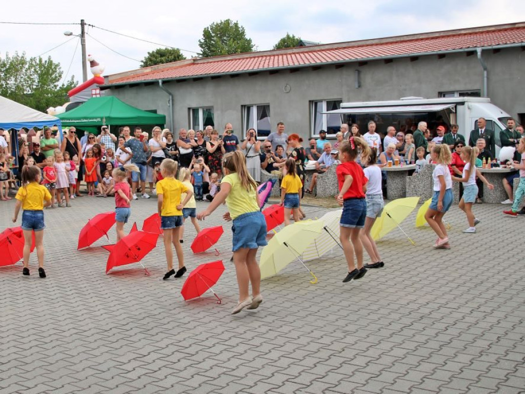 Myśliwi biesiadowali. Po mszy w kościele nie mogło zabraknąć kiełbasy i dzika [ZDJĘCIA]