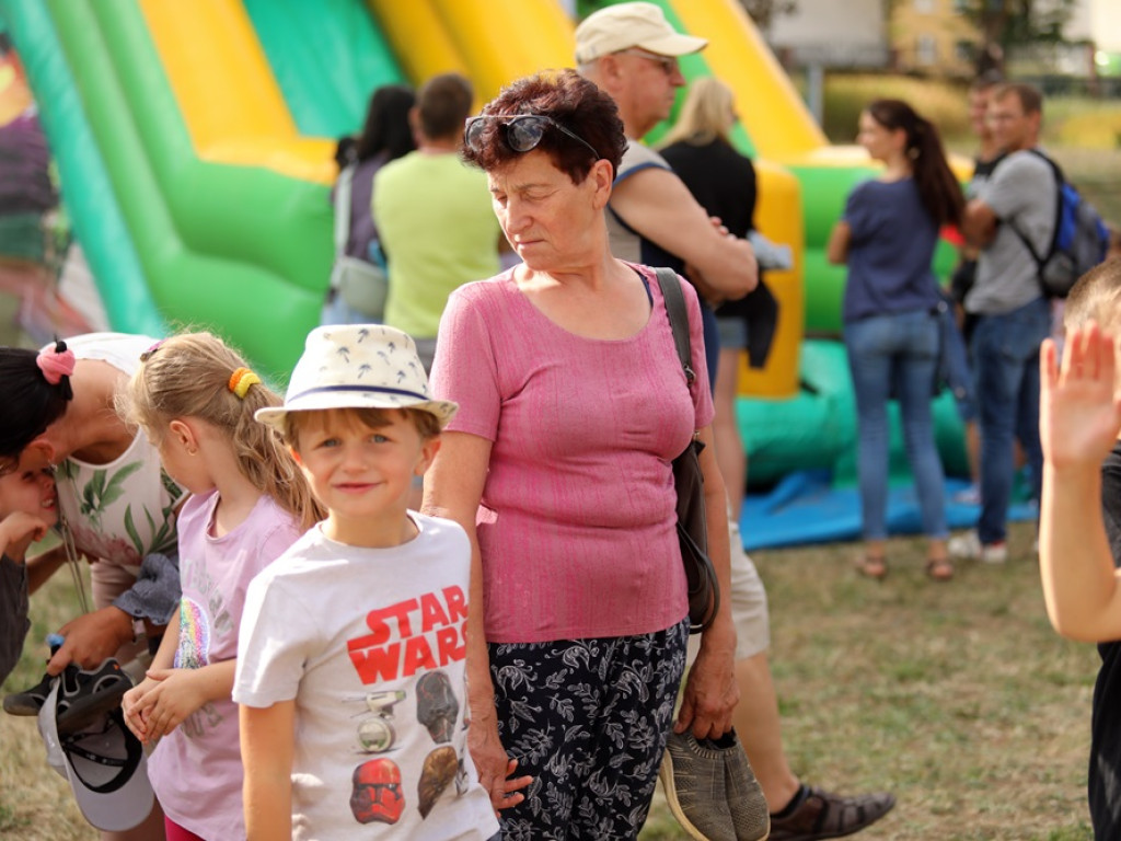 Zabawa i atrakcje na osiedlu. Przyszły tam tłumy [ZDJĘCIA]