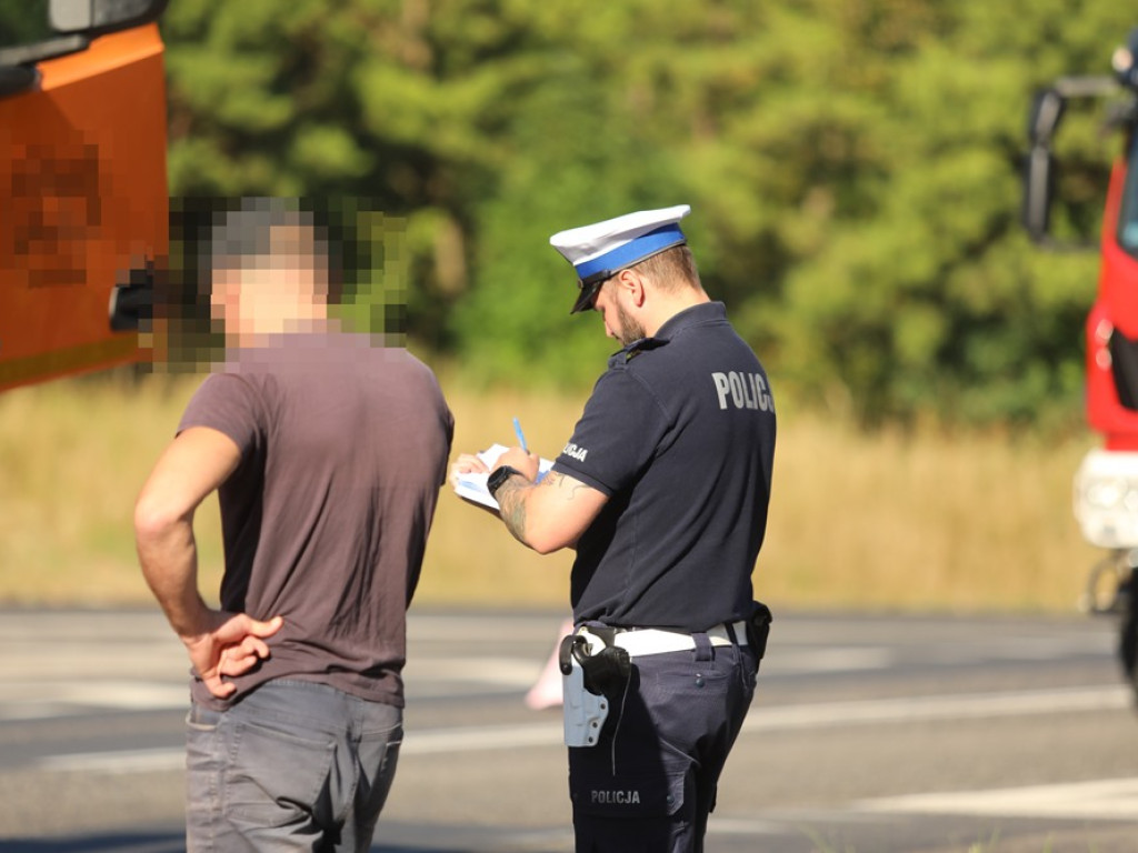 Zderzenie ciężarówki z osobówką. Kierowca skody w szpitalu [ZDJĘCIA]