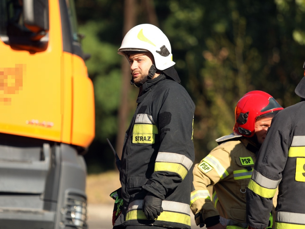 Zderzenie ciężarówki z osobówką. Kierowca skody w szpitalu [ZDJĘCIA]