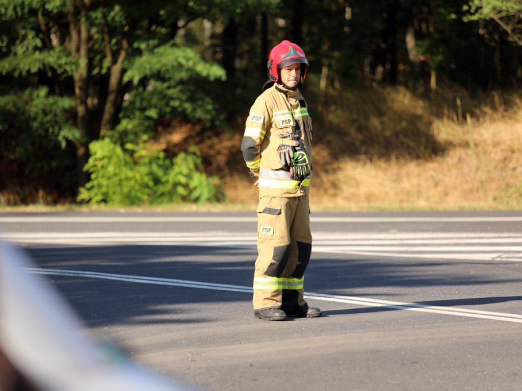 Zderzenie ciężarówki z osobówką. Kierowca skody w szpitalu [ZDJĘCIA]