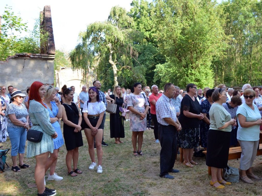 Teresa i Tadeusz 50 lat temu wzięli ślub w kościele w Rapocinie [ZDJĘCIA]