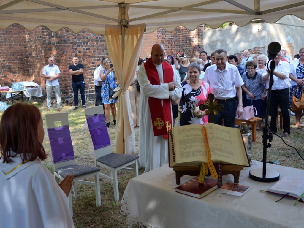 Teresa i Tadeusz 50 lat temu wzięli ślub w kościele w Rapocinie [ZDJĘCIA]