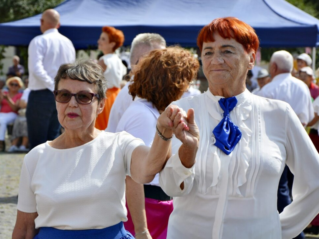 Obchody 40-lecia rozpoczęli polonezem [Zdjęcia]