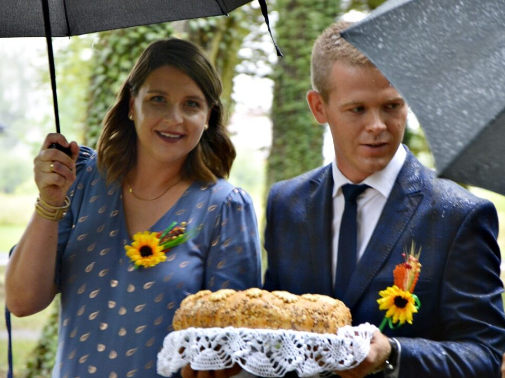 Nawet deszcz nie popsuje dożynek. Radwanice świętują [Zdjęcia]