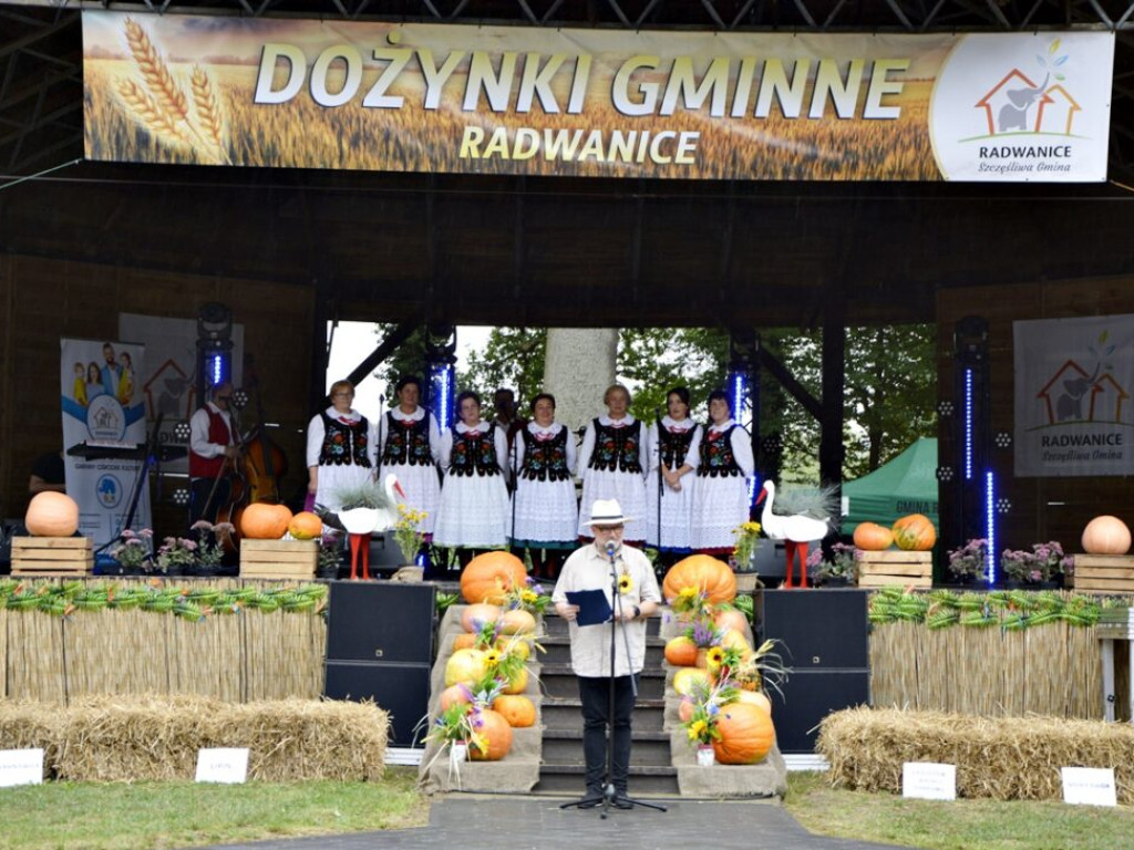 Nawet deszcz nie popsuje dożynek. Radwanice świętują [Zdjęcia]