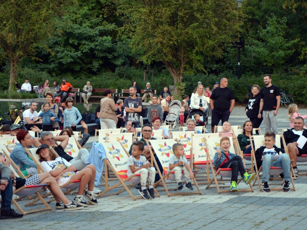 Taki koncert przy fontannie! Muzyki słuchało tam wielu głogowian [ZDJĘCIA]