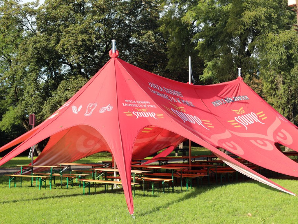 Muzyczne zakończenie lata. Rozkładają scenę, wkrótce początek imprezy [ZDJĘCIA]