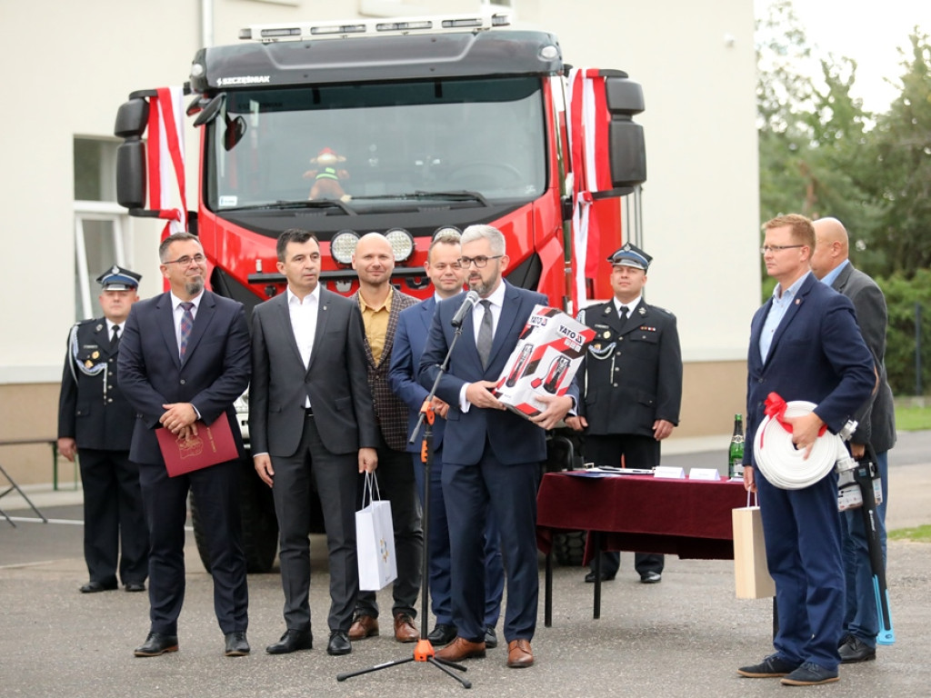 Nowe wozy poświęcone. 