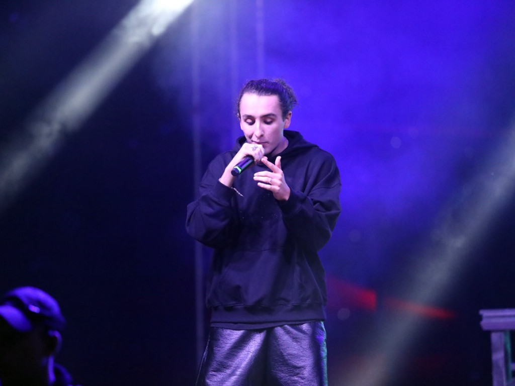 Tak się bawią głogowianie! Na placu festynowym muzyka rap [ZDJĘCIA]