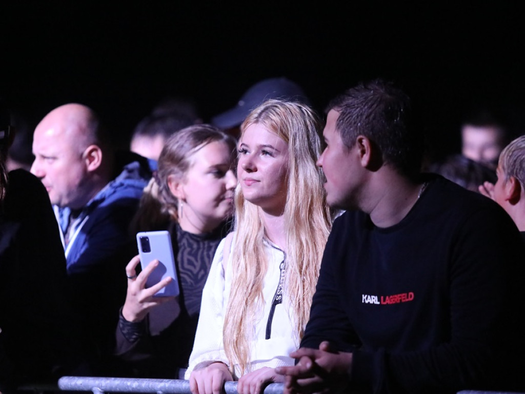 Tak się bawią głogowianie! Na placu festynowym muzyka rap [ZDJĘCIA]