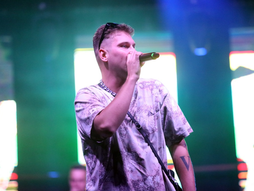 Tak się bawią głogowianie! Na placu festynowym muzyka rap [ZDJĘCIA]