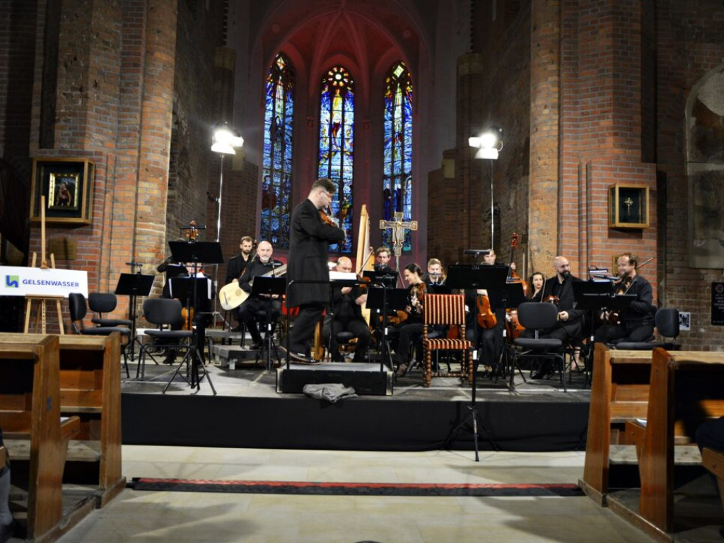 Władza i namiętność. Koncert w Kolegiacie [Zdjęcia]