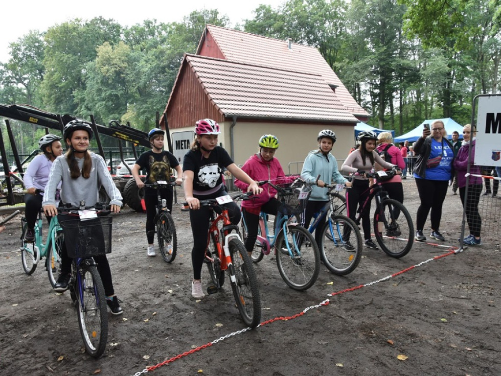 Świetna zabawa! Rowerami w Leśnej Dolinie [ZDJĘCIA]