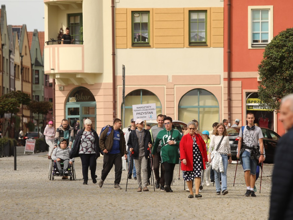 Niepełnosprawni z postulatami i transparentami: Mniej słów, więcej czynów [ZDJĘCIA]