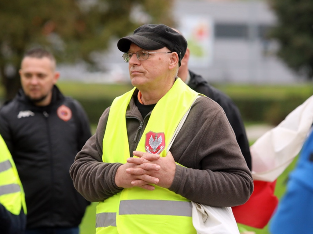 Modlą się o ojczyznę. Patriotyczna pielgrzymka ruszyła do Jakubowa [ZDJĘCIA]