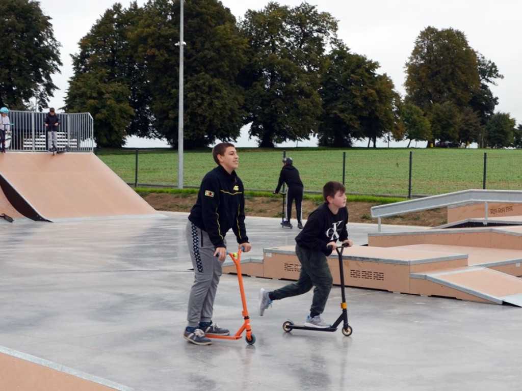 Wstęga przecięta, tort zjedzony, dzieci szczęśliwe - Sport Park otwarty [ZDJĘCIA]