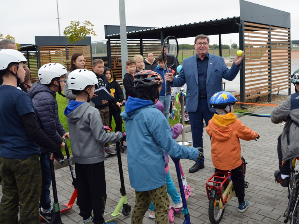 Wstęga przecięta, tort zjedzony, dzieci szczęśliwe - Sport Park otwarty [ZDJĘCIA]