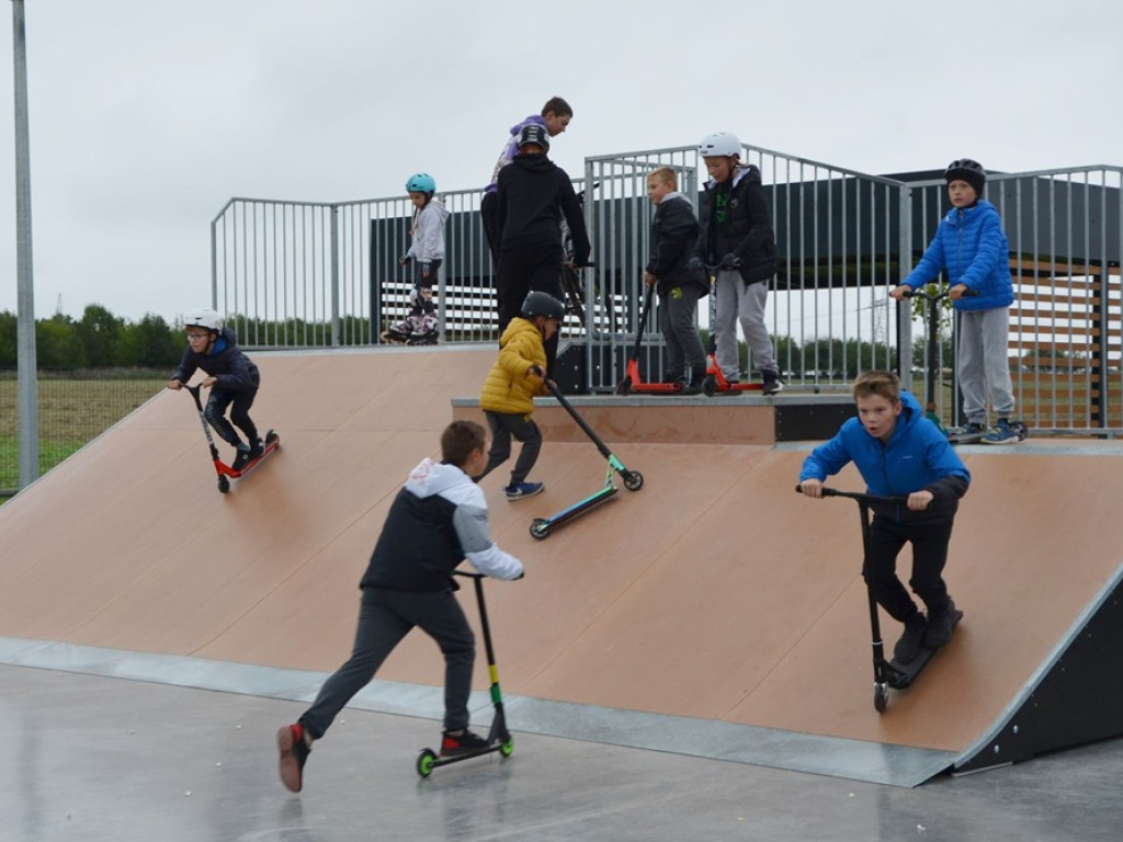 Wstęga przecięta, tort zjedzony, dzieci szczęśliwe - Sport Park otwarty [ZDJĘCIA]