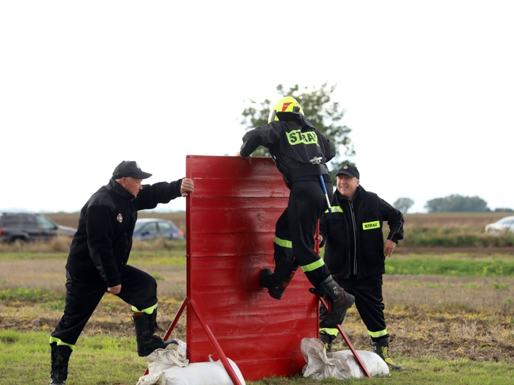 Strażacy ochotnicy świetnie się bawią i rywalizują [ZDJĘCIA]