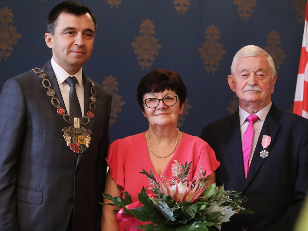 Pół wieku razem! To szczęśliwe małżeństwa, które odebrały pamiątkowe medale [ZDJĘCIA]