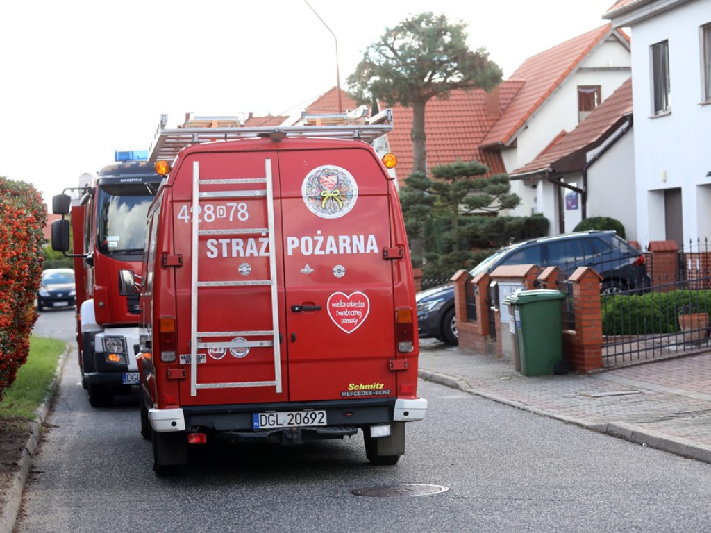 Rura z gazem uszkodzona. Strażacy: Zagrożenie wybuchem jest duże [ZDJĘCIA]