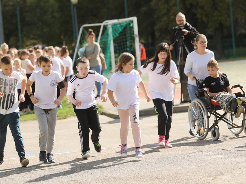 Bieg Orląt w Głogowie. Uczniowie na sportowo i patriotycznie [ZDJĘCIA]