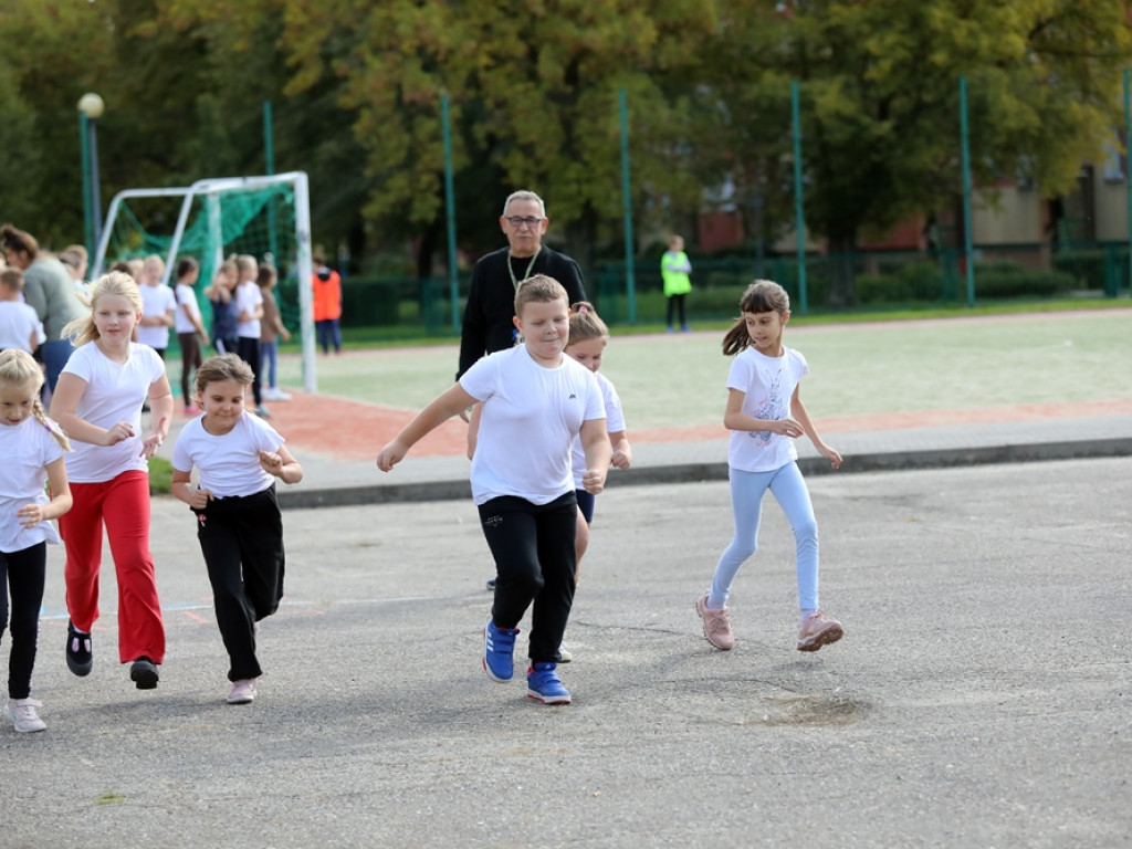 Bieg Orląt w Głogowie. Uczniowie na sportowo i patriotycznie [ZDJĘCIA]
