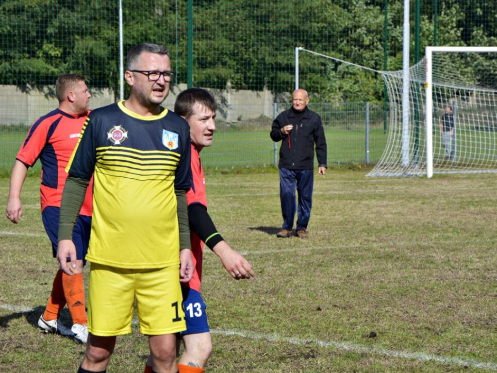 Strażacy rozegrali mecze, aby pomóc koledze [Zdjęcia]