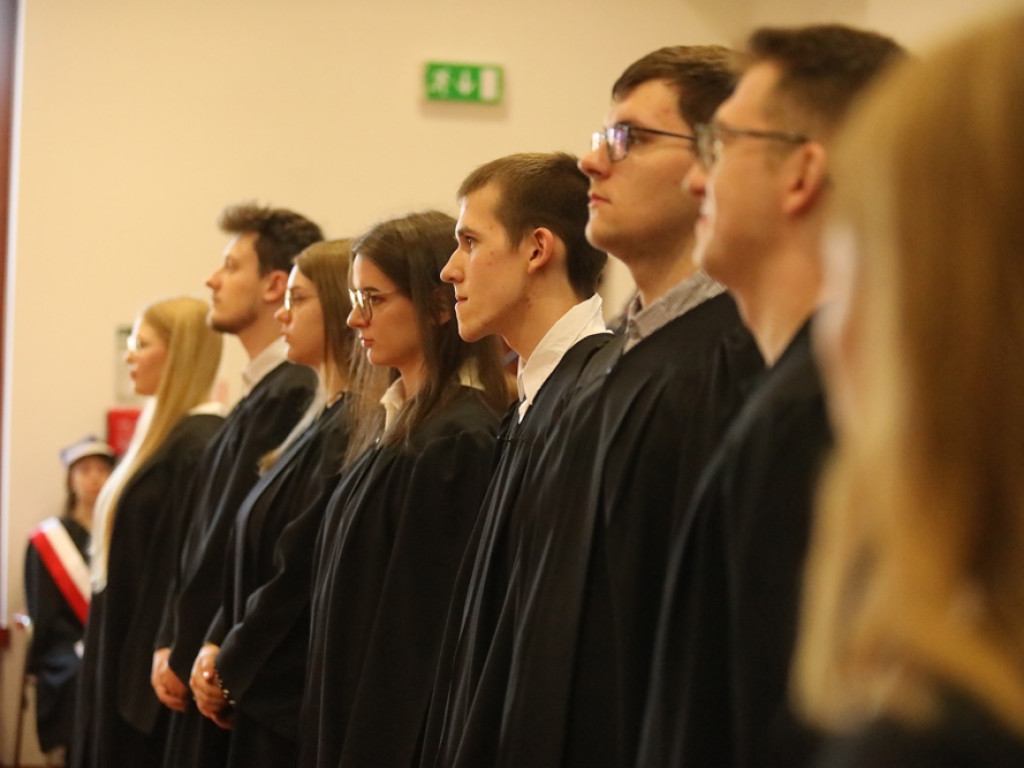 Inauguracja roku akademickiego. Rektor Rusak: By studia były pięknym okresem waszego życia [ZDJĘCIA]