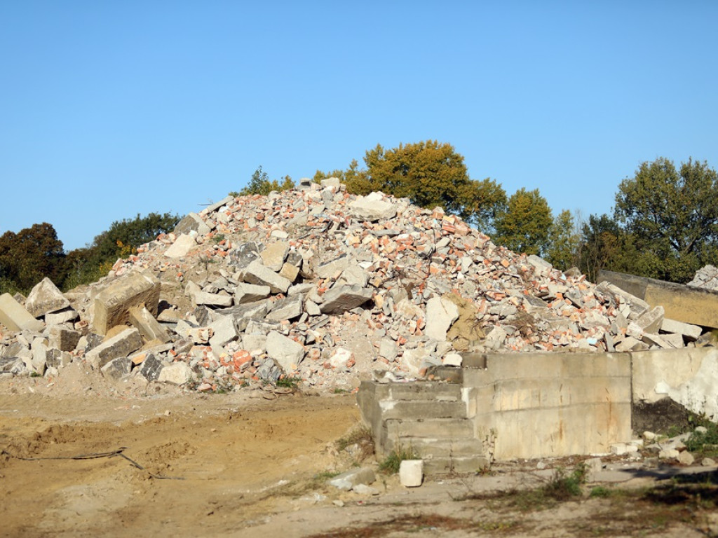 Będą kolejne eksplozje. Szymanik: Musimy wysadzić fundament [ZDJĘCIA]